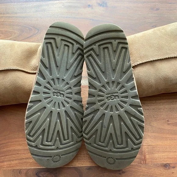 UGG Classic Boot - Picture 4 of 5